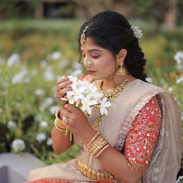 Traditional Maharashtrian bride